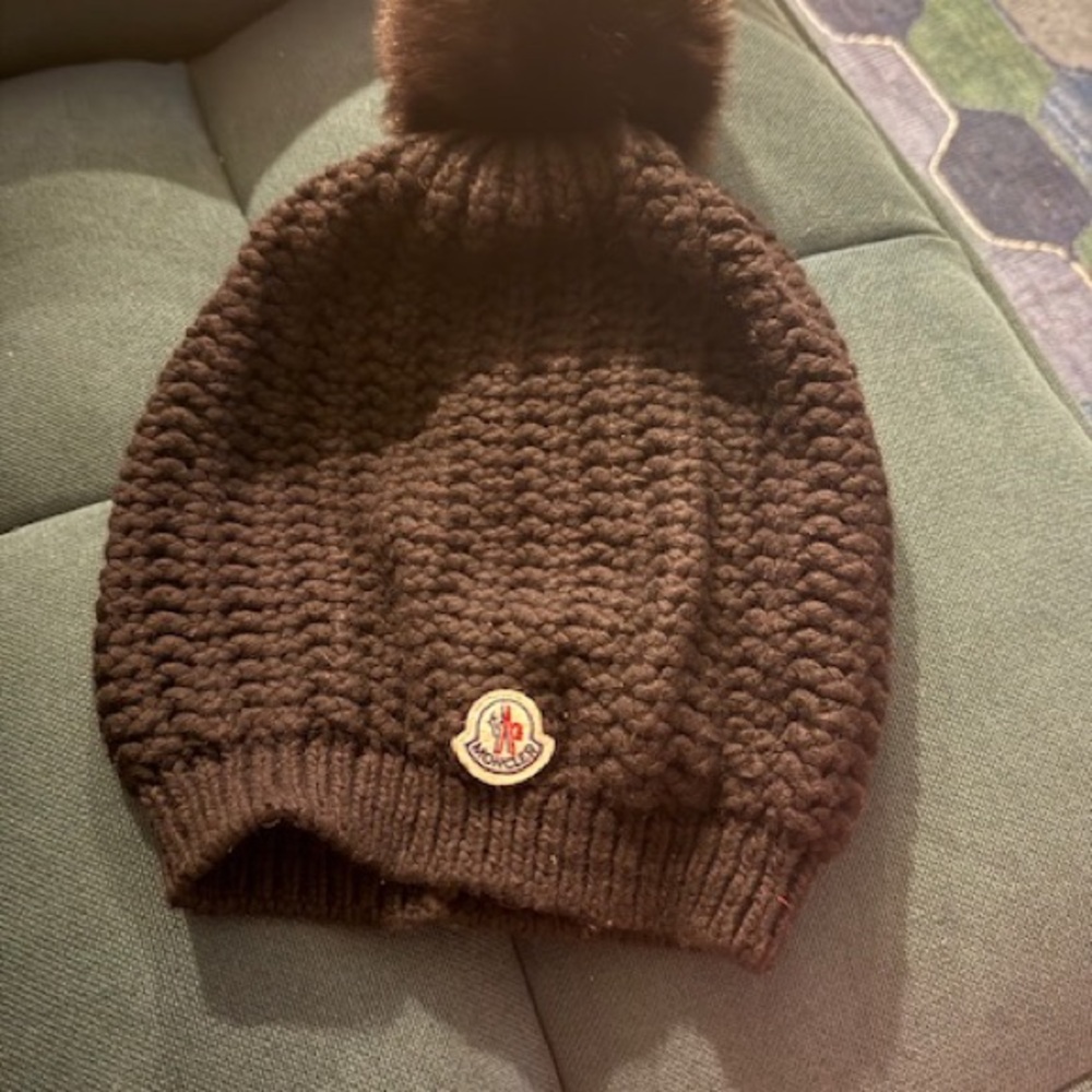 Moncler Black Knit Beanie with Pom-Pom - Picture 4 of 9